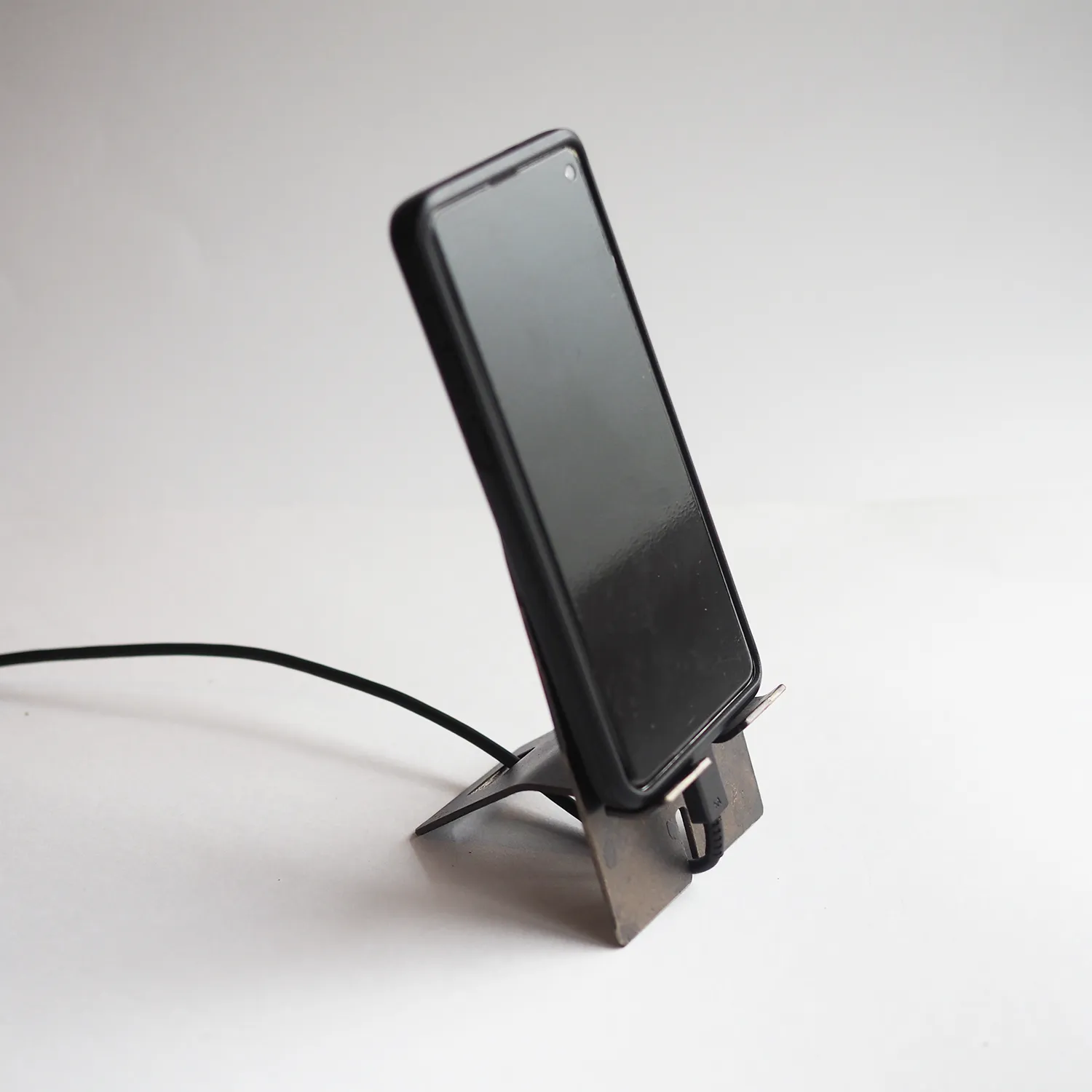 RRL スツール型 スマートフォンスタンド 鍛鉄のスマホスタンド 】ミニマルでおしゃれ・重厚なアイアン製