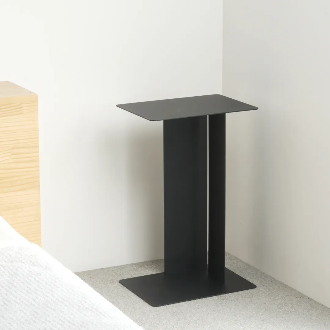 nadeau ナドー 未使用品 サイドテーブル カナダ製 RECYCLED PLASTIC HEX SIDE TABLE - Kanaete(カナエテ) - アイデアを