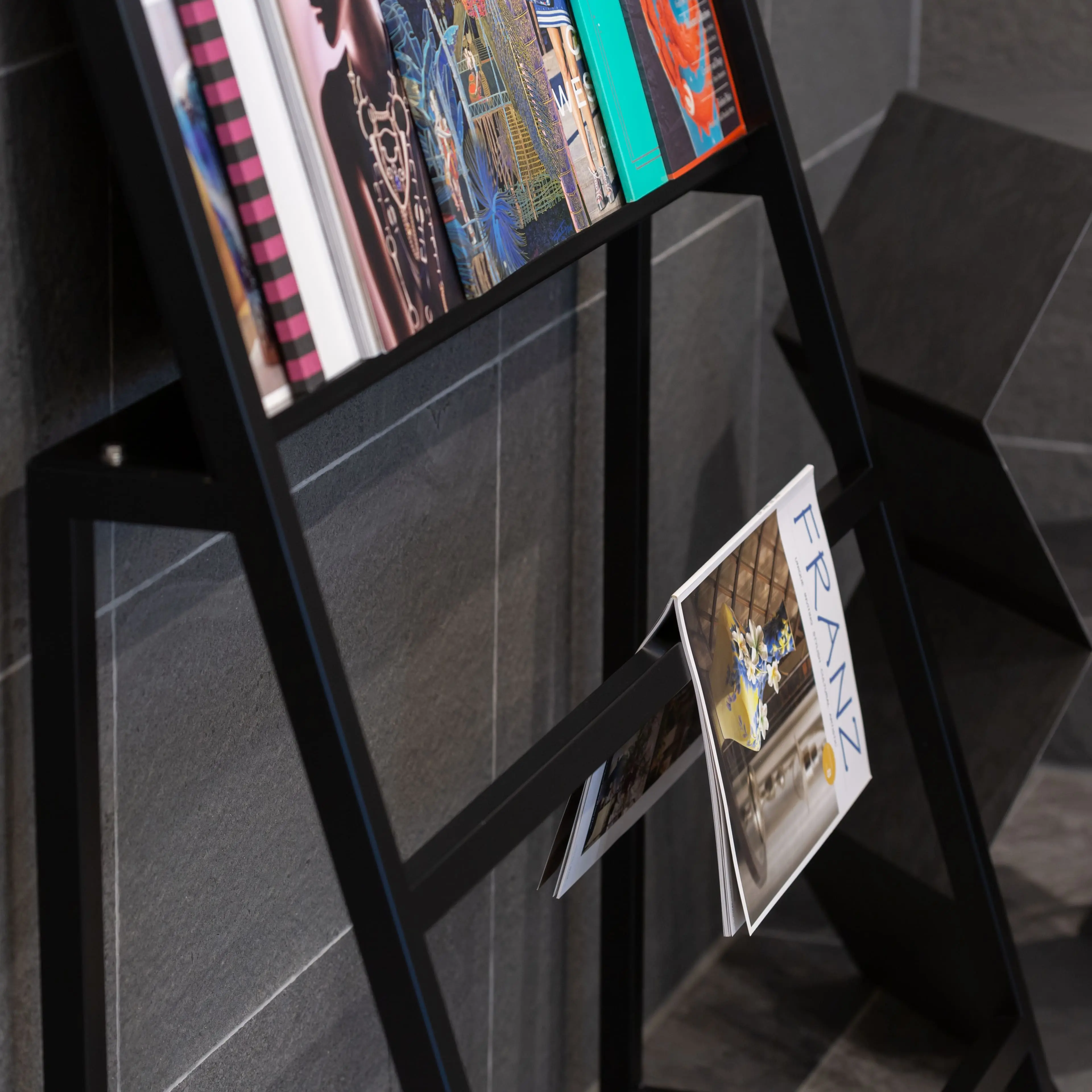 アイアンマガジンラック（スタンド型） - Kanaete(カナエテ