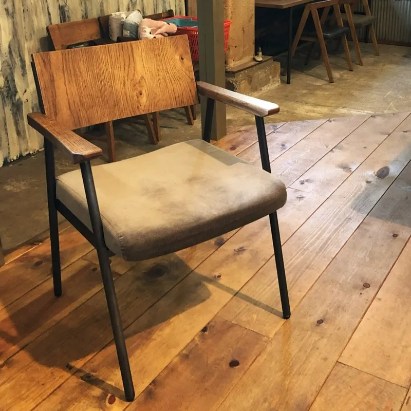 鉄×木のインダストリアル家具。ありのままのカッコよさを追求する