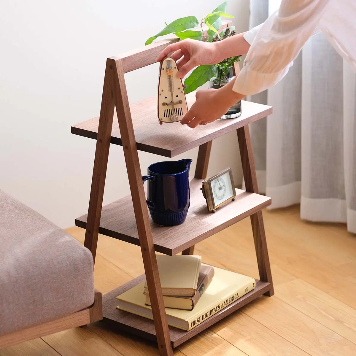 3段金属シェルフ 曲線デザイン