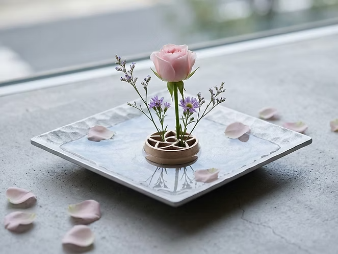 ちーまま花器3品(エンジェル、プリンセス、まどか)セット 銀杏形剣山1個付 針のない剣山（S）＋Kamahachi plate（L）セット - Kanaete(カナエテ