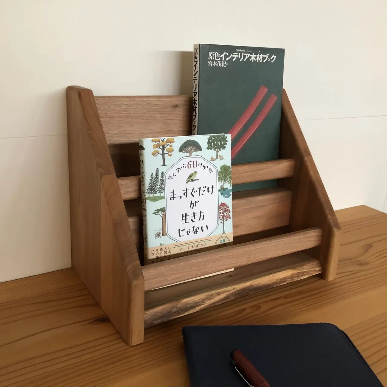 クリの木の絵本棚 - Kanaete(カナエテ) - アイデアをカタチにする