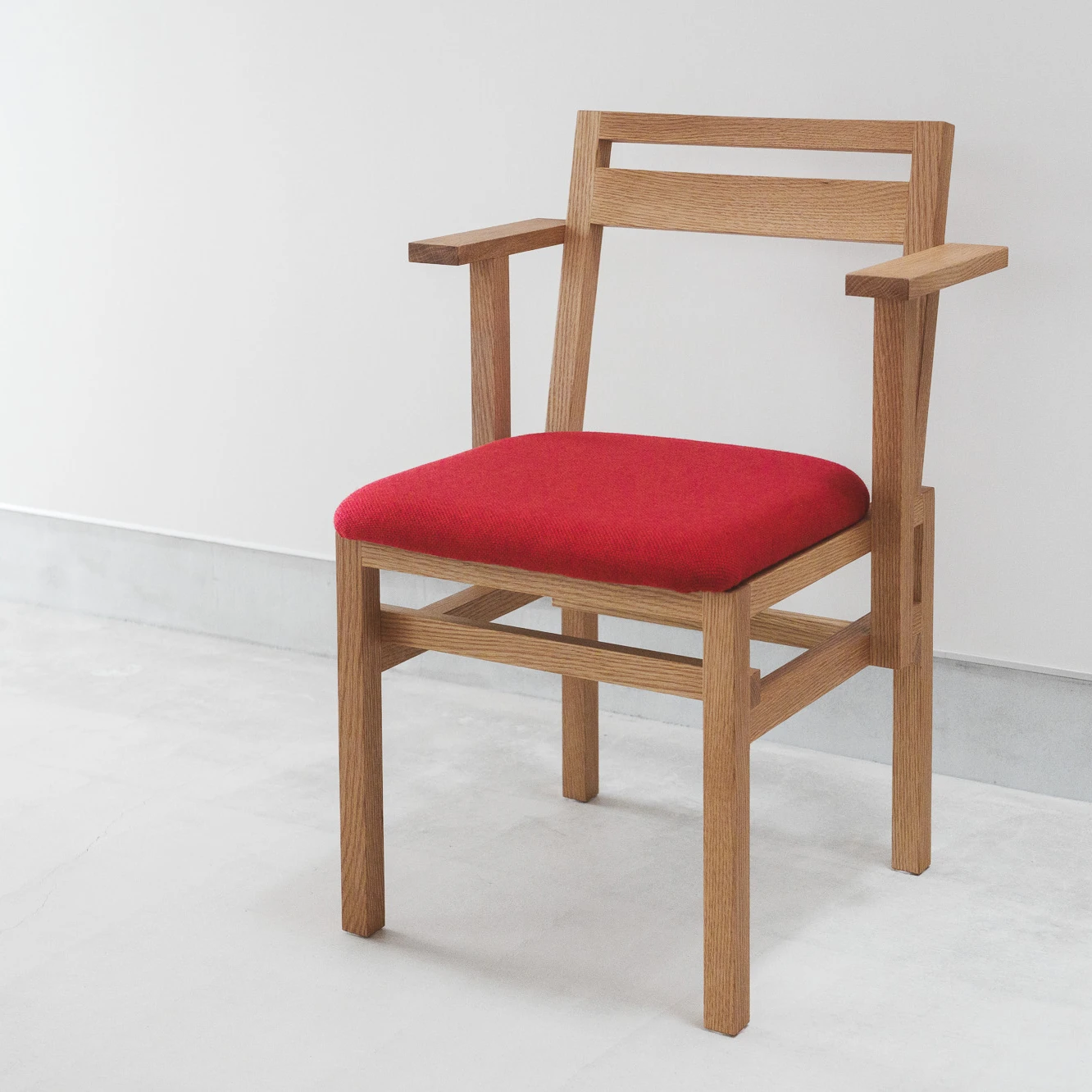 木製アームチェア 赤 SD01 / Yoh Arm Chair - Kanaete(カナエテ) - アイデアをカタチにする