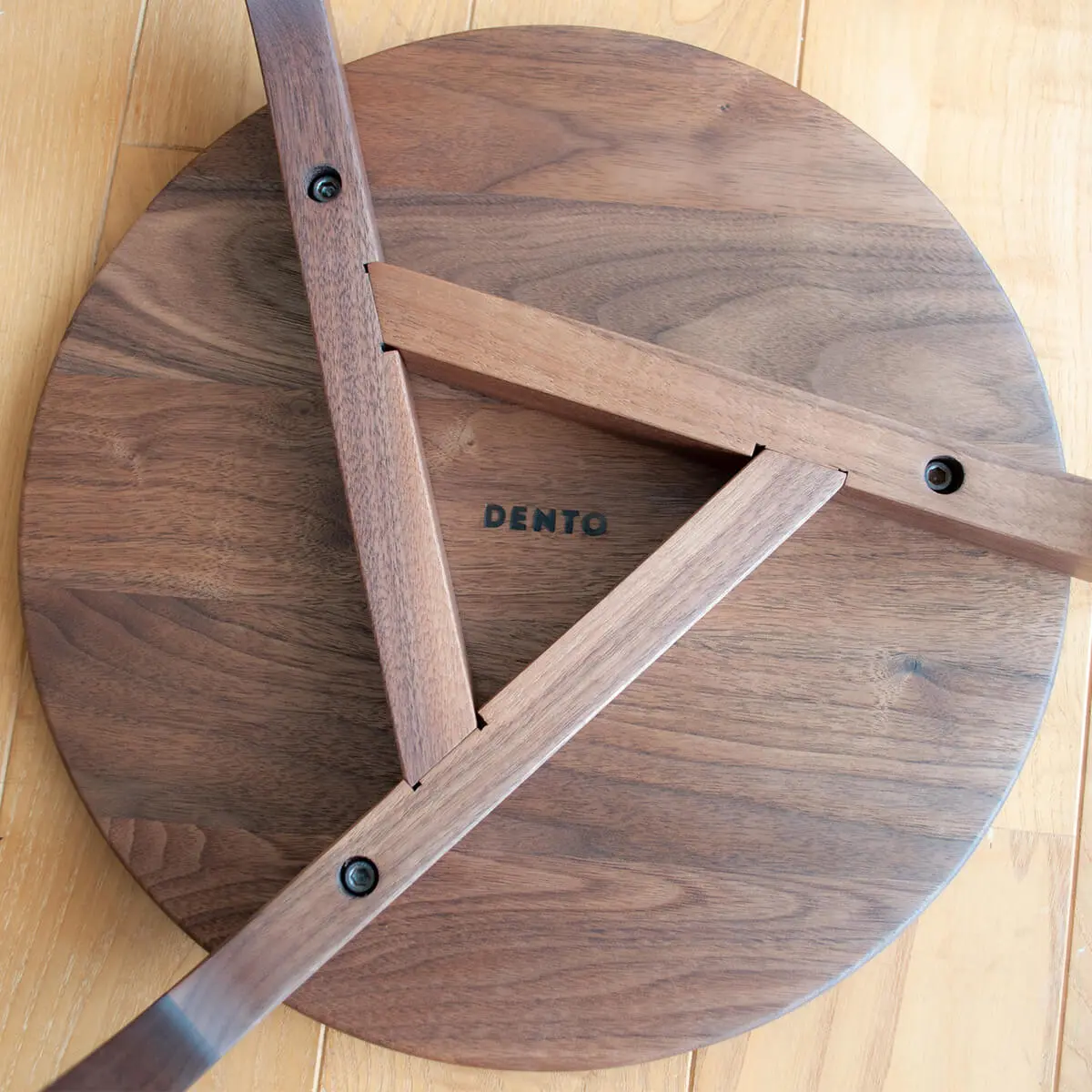 LISCIO | Stool (3本脚スツール) - Kanaete(カナエテ) - アイデアを